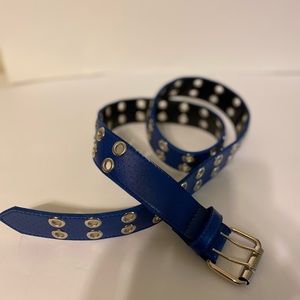 NWOT No Boundaries - Unisex blue 1.5”W belt with silver grommets, Size: XL